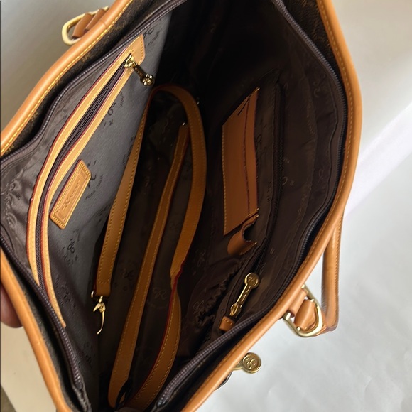 Rioni Elegant Brown and Tan Handbag - Picture 6 of 11